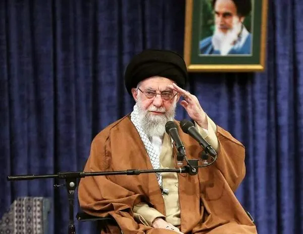 El ayatolá Jamenei,  satisfecho con las negociaciones con Estados Unidos