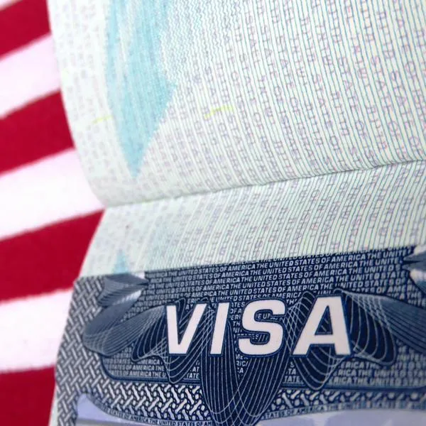 ¿Qué pasa si me quedo a trabajar en Estados Unidos con visa de turista?