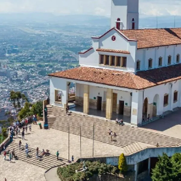 Dicen cuál es el mejor horario para subir Monserrate en Semana Santa 2025. Evite tumultos ante la cantidad de turistas y feligreses que suben el cerro. 