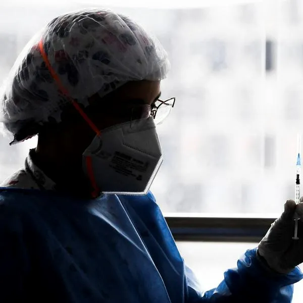 Profesional de la salud, que ilustra la situación de las EPS en Colombia