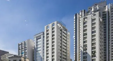 Previenen a colombianos que viven en edificios: fumar puede causarle multa