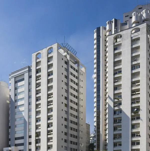 Previenen a colombianos que viven en edificios: fumar puede causarle multa