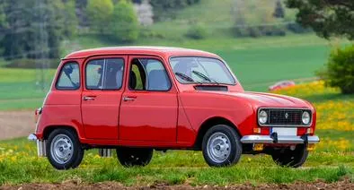 Estos eran los precios de vitrina de icónicos carros como el Renault 4, el Chevrolet Chevette y el Mazda 323 en 1982 en Colombia.