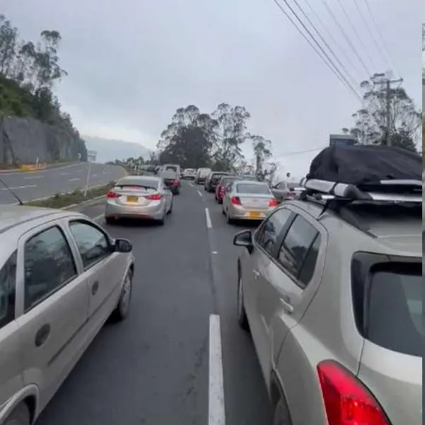 Foto de salida peaje Chusacá, en nota sobre cómo está hoy salida de Bogotá a Girardot, Melgar y más en Semana Santa en video