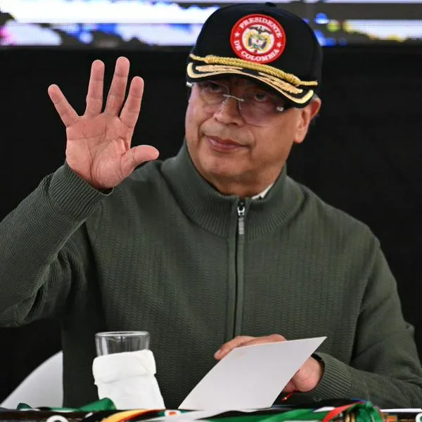 Petro criticó a Eln por llamar "fracaso total" su proyecto bandera de "paz total"