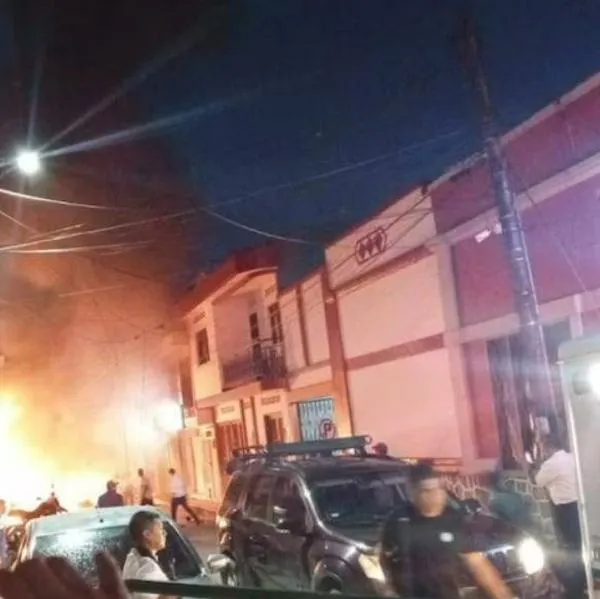 Video del momento exacto en que explotó bomba cerca a estación de Policía