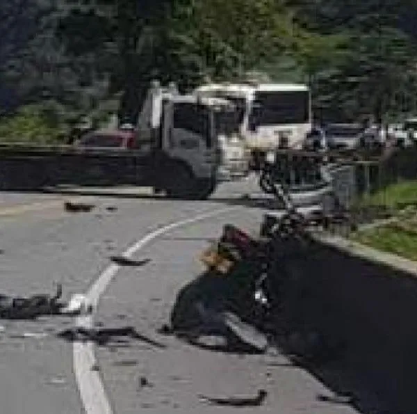 Policías, que eran pareja de civil, fallecieron en accidente de tránsito