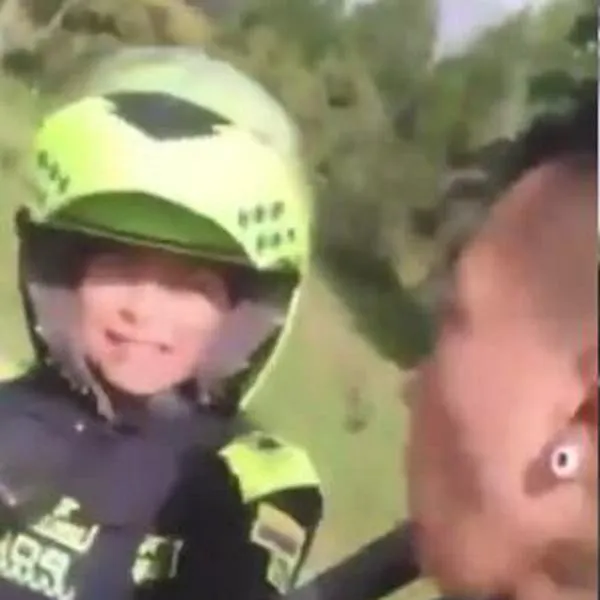 Qué pasó con patrullera que le dio un bolillazo a joven en Suba (Bogotá)