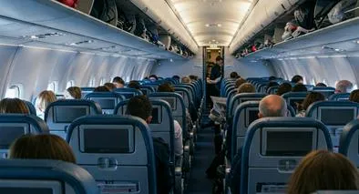 ¿Por qué no debe cambiar de asiento en un avión? Los peligros que no conocía