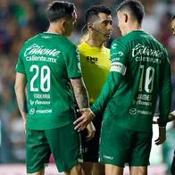 [Video] James fue explusado por calentarse: encaró duro al juez y tuvieron que agarrarlo