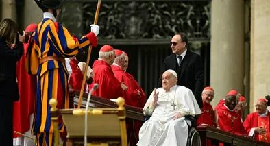 Explicación detallada de la capilla ardiente, el funeral y el proceso del cónclave para elegir al nuevo papa, después de la muerte de Francisco.