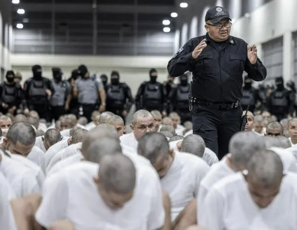 Deportados por 'presos políticos': la propuesta de canje de Bukele a Maduro