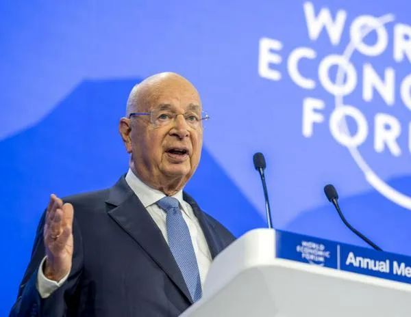 El fundador y presidente del Foro Mundial de Davos renuncia a sus funciones