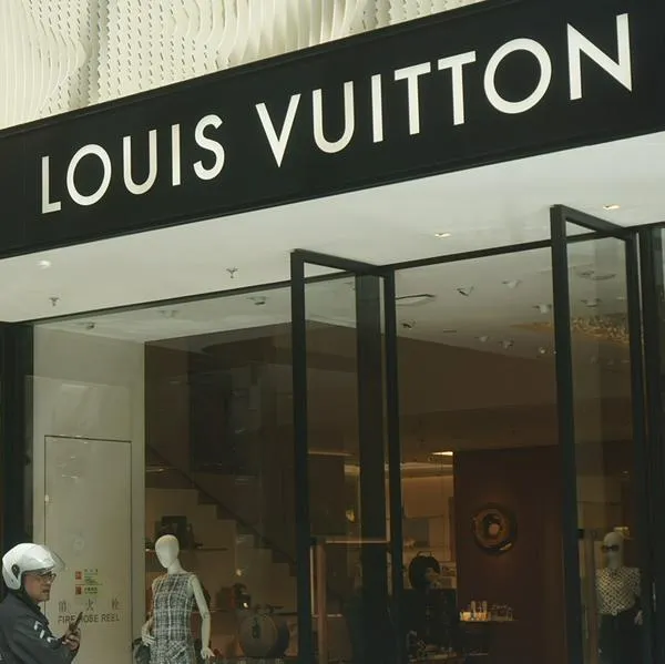 'TikTokers' chinos destapan secreto detrás de Louis Vuitton, Prada y más