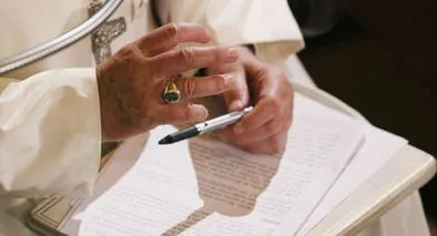 Papa Francisco: ¿qué hacen con el anillo del papa cuando muere? Acto poco conocido