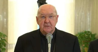 El cardenal Kevin Farrell anunciando la muerte del papa Francisco