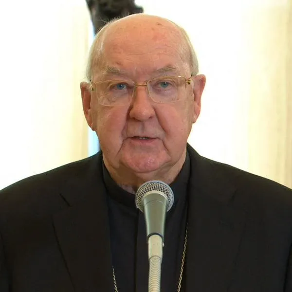 El cardenal Kevin Farrell anunciando la muerte del papa Francisco