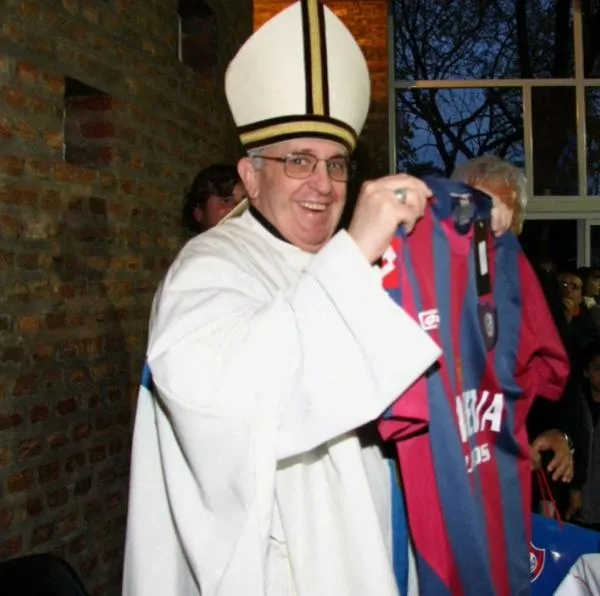 Gesto de San Lorenzo por muerte del papa Francisco