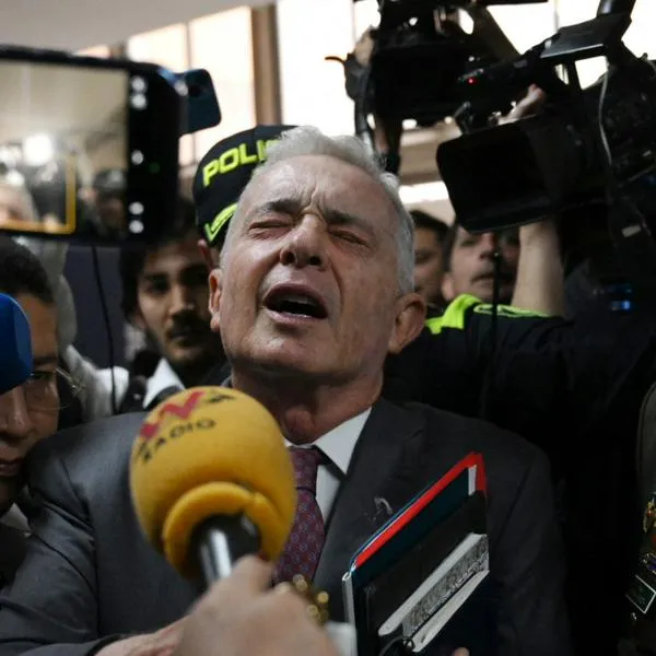 Se burlan de publicación del expresidente Uribe durante audiencia