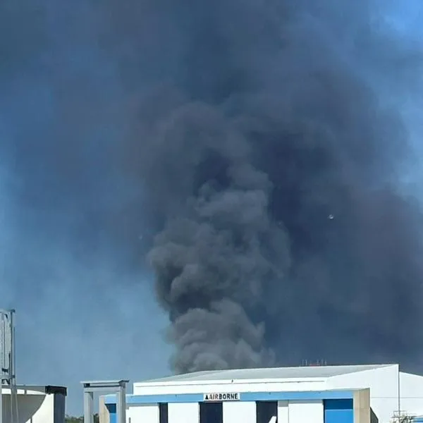 Pánico en aeropuerto de Orlando (Estados Unidos) por incendio en un avión