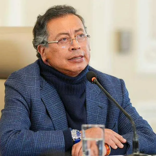 Gustavo Petro anuncia que llevará consulta popular al Senado teñido de populismo