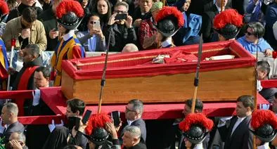 Quiénes fueron los encargados de llevar féretro del papa Francisco
