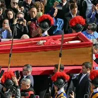 Quiénes fueron los encargados de llevar féretro del papa Francisco