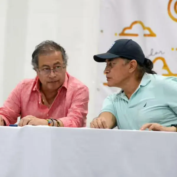 Gustavo Bolívar habló de la supuesta drogadicción de Gustavo Petro y contó secretos de los viajes que ha hecho con él. Dijo que lo de Leyva es "deslealtad"
