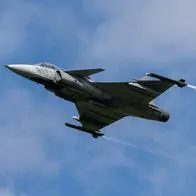 Avión Gripen, que comprará Colombia, en nota sobre qué países los utilizan