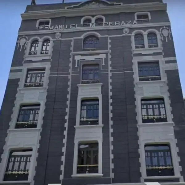 Foto de edificio Manuel María Peraza, en nota de cuál fue el primer edificio más alto de Bogotá: rascacielos innovó con ascensor