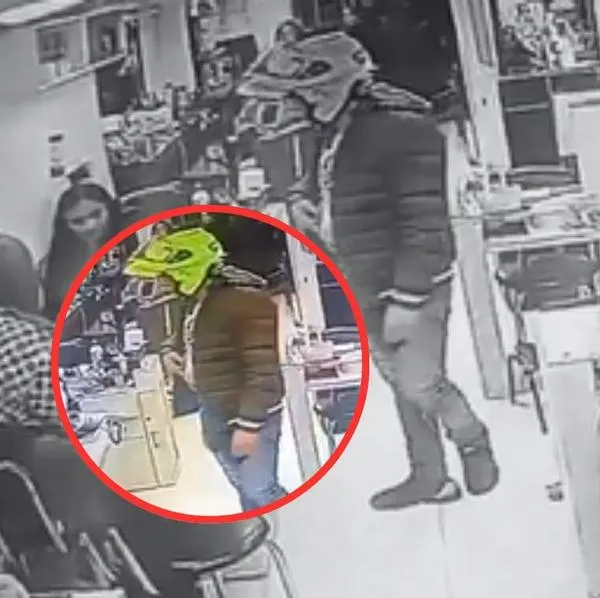 Foto de policía que asesinó a su ex en peluquería de Bogotá y luego se mató