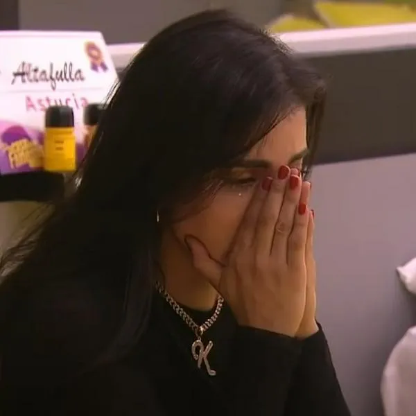 Karina García llora por puñalada que le pegó Yina Calderón y salida de Altafulla