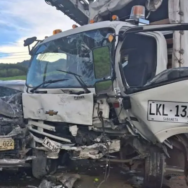 Soldado tolimense muere en aparatoso choque entre camión y vehículo del ejército
