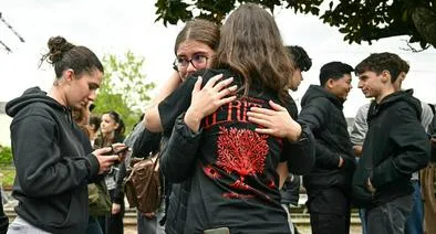 Joven de 15 años atacó con cuchillo a compañeros: 3 heridos y un muerto Francia