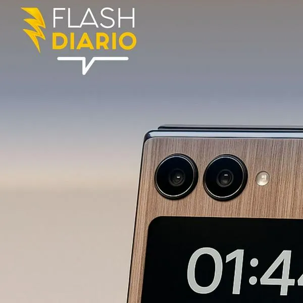 Motorola lanza celular plegable con tapa de madera