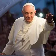 RIO DE JANEIRO, BRAZIL - JULY 26:  Pope Francis waves from the Popemobile on his way to attend the Via Crucis on Copacabana Beach during World Youth Day celebrations on July 26, 2013 in Rio de Janeiro, Brazil. More than 1.5 million pilgrims are expected to join the pontiff for his visit to the Catholic Church's World Youth Day celebrations which is running July 23-28. (Photo by Buda Mendes/Getty Images)