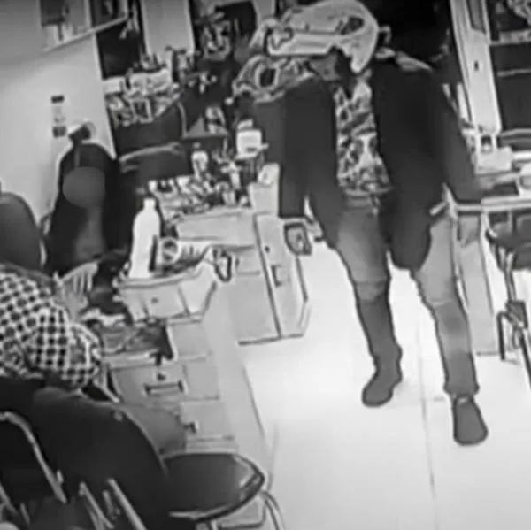 Habló mamá de mujer víctima de feminicidio en peluquería de Bogotá por policía