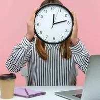 ¿Qué pasa si mi jefe me escribe fuera de horario laboral? Esto debe hacer 