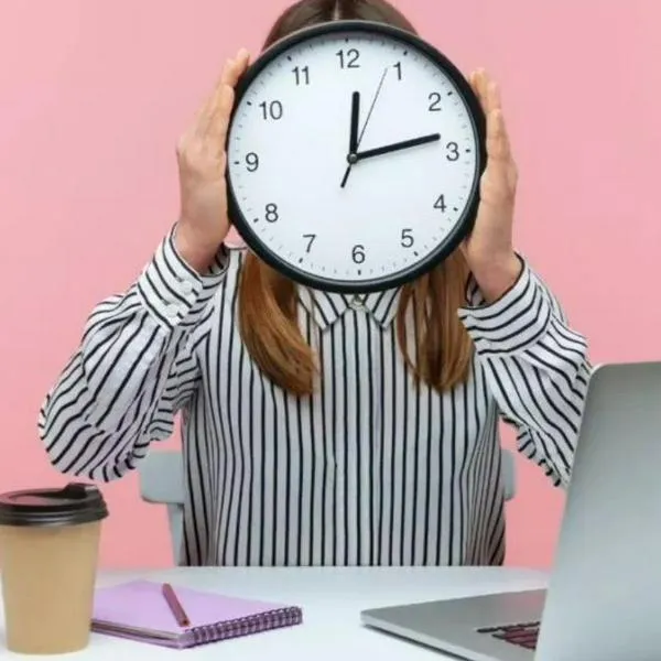 ¿Qué pasa si mi jefe me escribe fuera de horario laboral? Esto debe hacer 