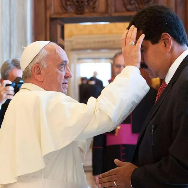 Papa Francisco y Nicolás Maduro