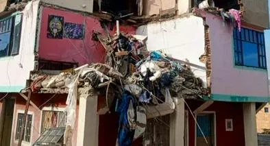 Mujer en estado crítico por derrumbe de casa de pisos en Soacha