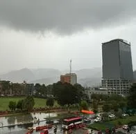 Tempestad en Bogotá complica regreso a casa de trabajadores