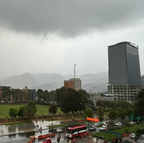 Tempestad en Bogotá complica regreso a casa de trabajadores