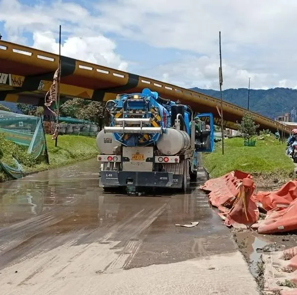 Cierre en Avenida las Americas por inundación
