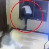 Hombre se lanzó por ventana en China
