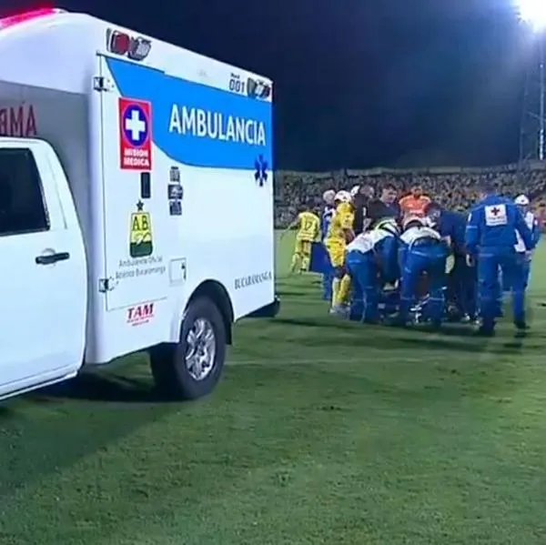 Luciano Pons salió en ambulancia por choque en Bucaramanga vs. Millonarios