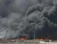 Explosión letal en Irán: el fuego sigue haciendo estragos en el mayor puerto del país