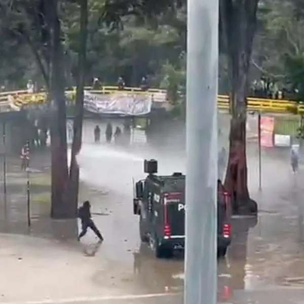 Disturbios en U. Nacional (Bogotá): fuertes explosiones se oyen en avenida NQS