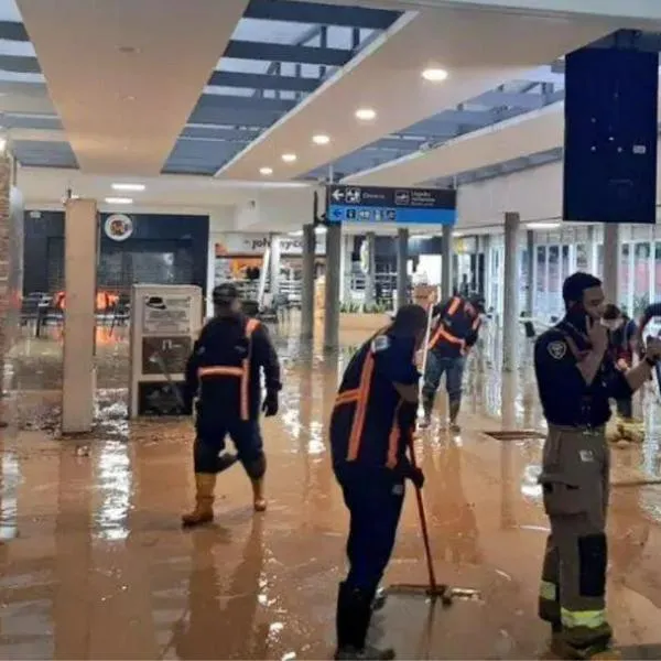 Aeropuerto en Medellín amaneció inundado y varias vías están colapsadas
