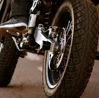 Entra en vigencia nueva rotulación en las llantas de motos que se debe cumplir a partir del 2 mayo en Colombia para evitar sanciones.